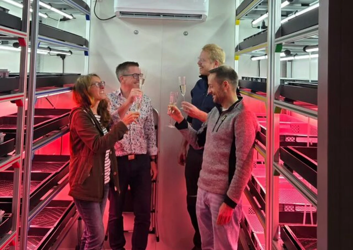 Projektbesuch in einem Vertical-Farming-Container